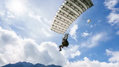 260603 104254 rlf09833 white1 fb 3840x2560 slice01